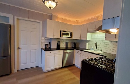 Waseca House | Brick & Vine Suite - Newly Remodeled!