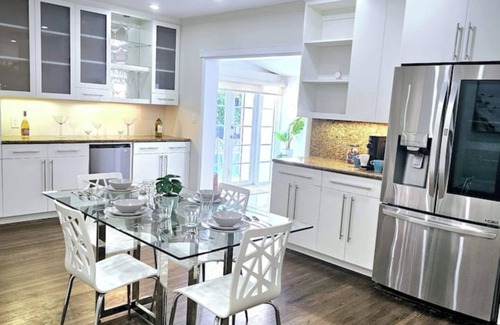 Northeast Coconut Grove House | Brickell Enclave/Sunny Retreat with pool