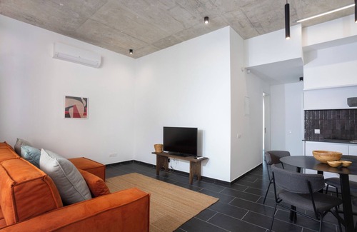 Historical Center Apartment | Bridge House 103 - 2Br Modern Apt close to beach and city centre