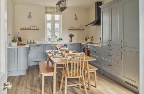 Hertford House | Bridge House at Woodhall Estate