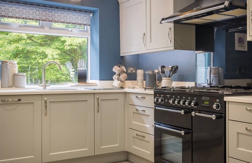 Skelwith Bridge Cottage | BRIDGE HOWE, with a garden in Ambleside