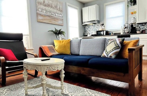 Catskill Heights Apartment | Bridge Street Oasis