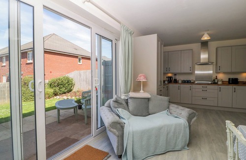 Portskewett Cottage | BRIDGE VIEW, pet friendly, country holiday cottage in Caldicot