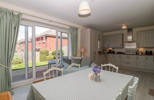 Portskewett Cottage | BRIDGE VIEW, pet friendly, country holiday cottage in Caldicot