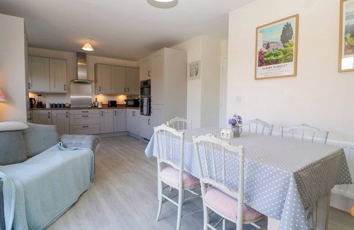 Portskewett Cottage | BRIDGE VIEW, pet friendly, country holiday cottage in Caldicot