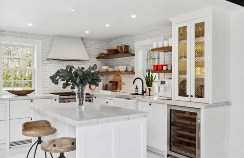 Bridgehampton House | Bridgehampton Renovated Luxe Farmhouse - Your Dream Vacation Home Awaits!