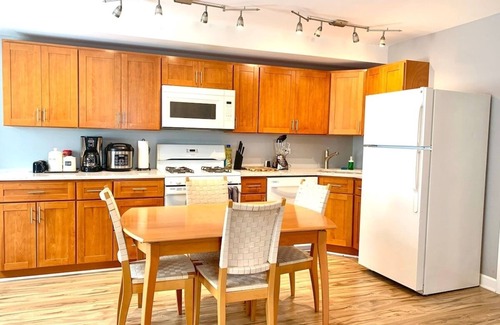 Bridgeport Apartment | Bridgeport Place -free parking, McCormick-Sox Park