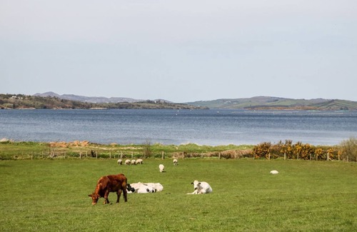 Kerrykeel Cottage | BRIDGETOWN COTTAGE, pet friendly in Kerrykeel, County Donegal