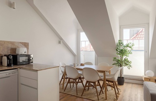 Santo Amaro Apartment | Bridgeview Alcântara – The 3BR Loft Edition