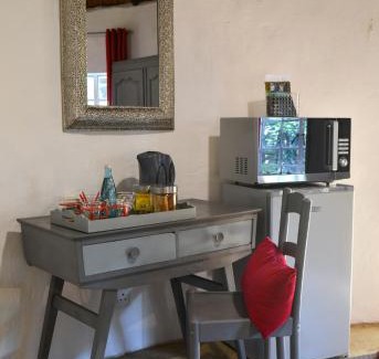 Hekpoort House | Bridgewaters Horse Park Poolside Rondawel