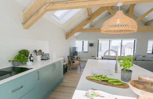 Rhosneigr Cottage | Brig y Don - a sea view that sleeps 8 guests in 4 bedrooms