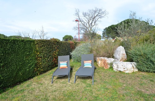Saint-Genis Villa | Bright villa, swimming pool, large private garden.