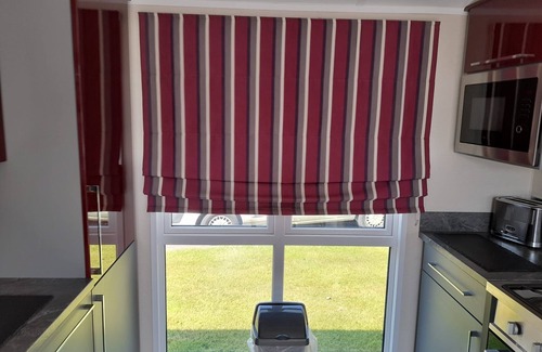 Wisbech Cabin | Bright, comfortable countryside lodge (pet & golfer friendly!)