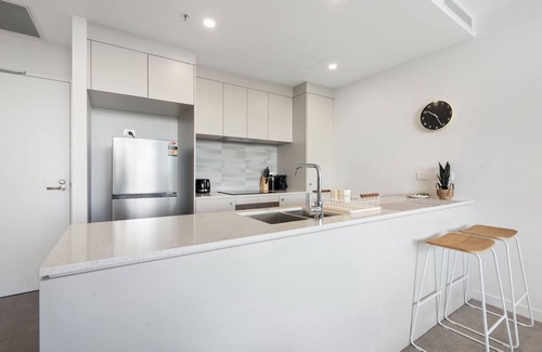 Turner Apartment | Bright 1-Bed Apartment Near City Centre