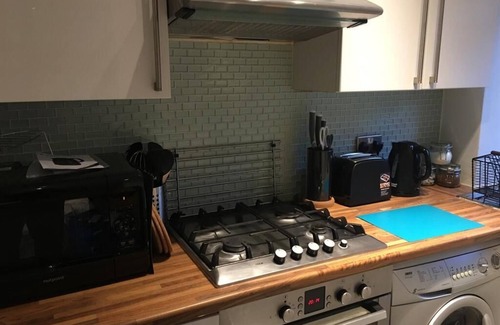 Brixton Apartment | Bright 1 bed apartment in Brixton + WiFi