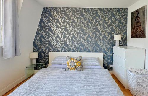 Earl's Court Apartment | Bright 1 Bedroom Central London