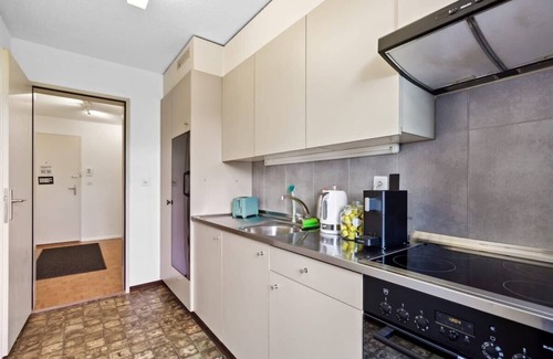 District 8 Apartment | Bright 1BR Apartment w/Patio in Seefeld