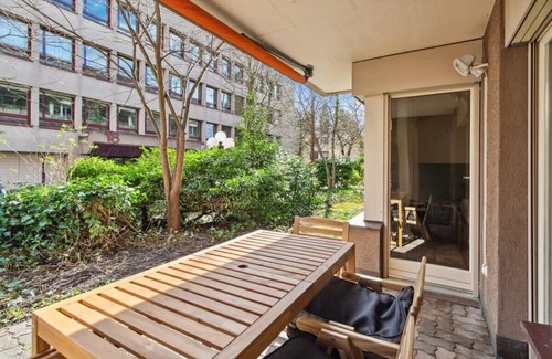 District 8 Apartment | Bright 1BR Apartment w/Patio in Seefeld