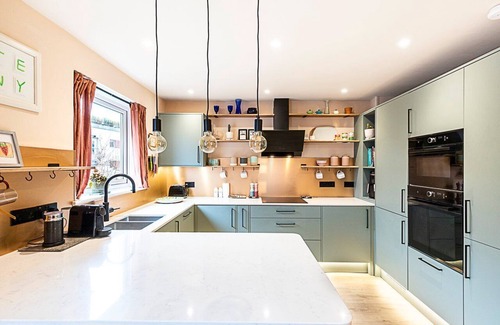 Thamesfield Apartment | Bright 2-Bed Home Near Putney Riverside