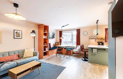Thamesfield Apartment | Bright 2-Bed Home Near Putney Riverside