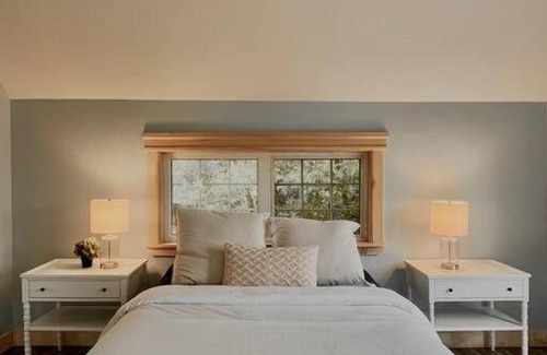 Georgetown House | Bright 2 bedroom Three Rivers Sea View Home