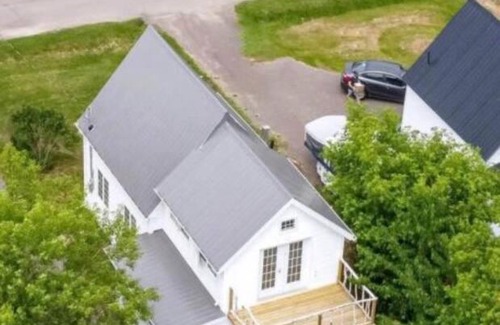 Georgetown House | Bright 2 bedroom Three Rivers Sea View Home