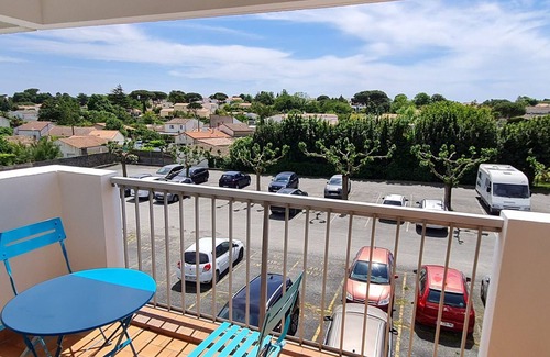 Meschers-sur-Gironde Apartment | Bright 2-Room Apartment with Terrace and Parking, Close to Beaches and Shops