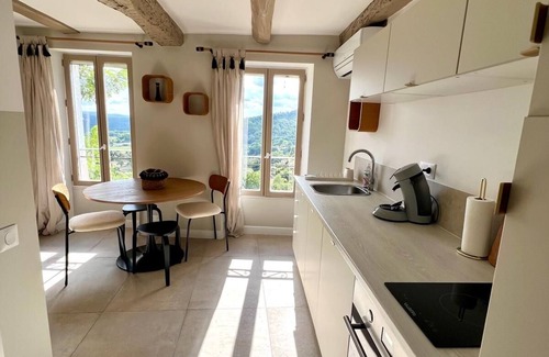 Callian Apartment | Bright 2-room apartment with breathtaking view 10 minutes from Lake Saint Cassien