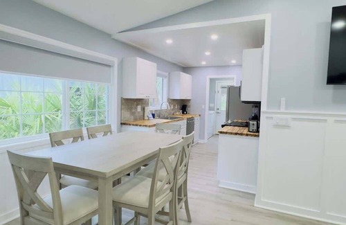 Crescent Beach Apartment | Bright 2BR/2BA retreat minutes from the ocean! (B)