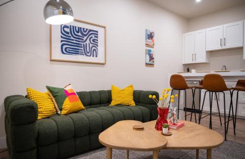 Berkeley House | Bright 2br Suite Near Tennyson W Fenced Patio