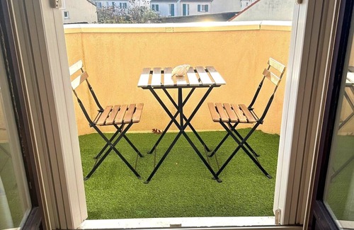 Voisins-le-Bretonneux Apartment | Bright 3-room apartment with balcony 12 min from Versailles and 5 min from the Golf National!