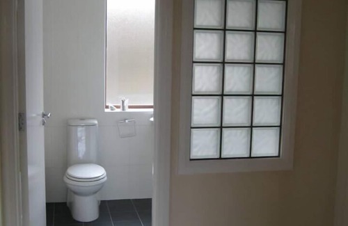 Westport House | Bright, 4 double bedrooms sleeps 10, pool table