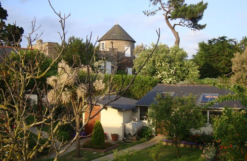 Saint-Ideuc Apartment | Bright 70m² (2 bedrooms/4-6 p.), Wi-Fi, beach 350m, quiet area, near shops.