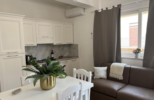 Terrasini House | Bright, air-conditioned apartment with a large terrace a few steps from the sea