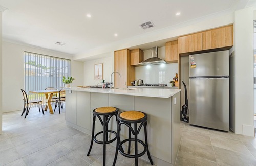 Rockingham House | Bright & Airy 3-Bed House Near Rockingham Beach