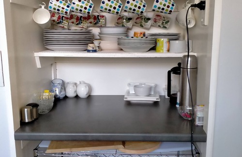 Waikanae House | Bright airy classic Bach ~ near beach ~ quiet location ~ grassy section.