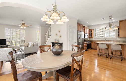 Covington House | Bright & Airy, Fully Furnished Single-Family Home in the Heart of Covington.nnnn