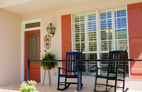 Covington House | Bright & Airy, Fully Furnished Single-Family Home in the Heart of Covington.nnnn