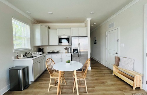 Waldorf Apartment | Bright, Airy & Modern 1BR with King Bed & Free Parking