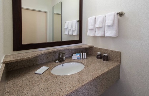 Greensboro Hotel | Bright, All-Suite Stay in Greensboro—Breakfast, Pool, Gym, Near Coliseum