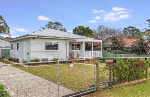 Thirlmere House | Bright and airy cosy cottage, close to town