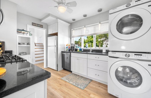 Waterford House | Bright and Cheerful Coastal Cottage with Water Access