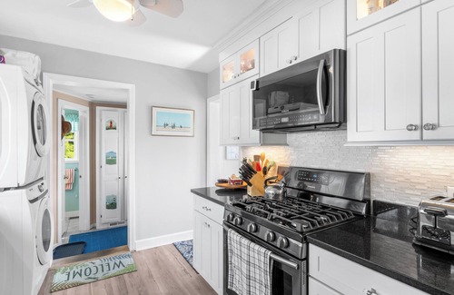 Waterford House | Bright and Cheerful Coastal Cottage with Water Access
