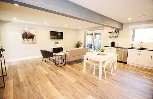 Pincher Creek House | Bright and Comfy , Brand New Lower Level Walkout