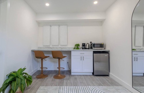 Little Ranches Apartment | Bright and Cozy 1bed/w free parking!