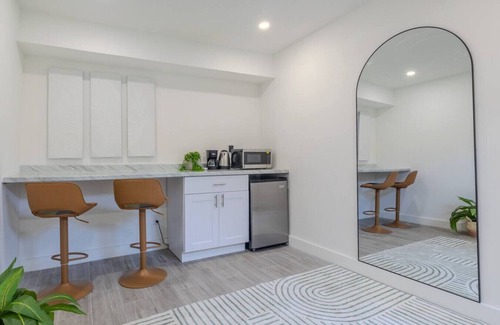 Little Ranches Apartment | Bright and Cozy 1bed/w free parking!