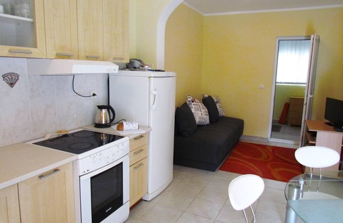 Maini Apartment | Bright and fresh beach apartment - Stay 6 nights and get the 7 the night free