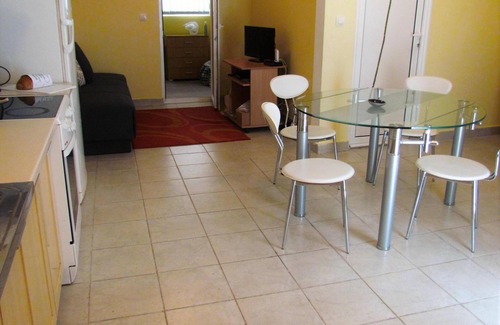 Maini Apartment | Bright and fresh beach apartment - Stay 6 nights and get the 7 the night free