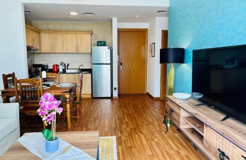 Business Bay Apartment | Bright and Luxury 1 Bedroom on Canal