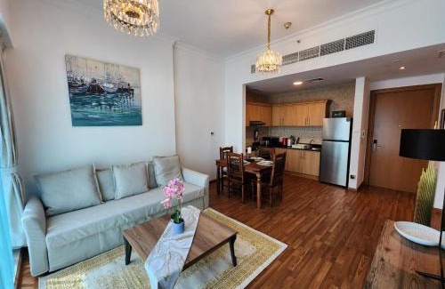 Business Bay Apartment | Bright and Luxury 1 Bedroom on Canal